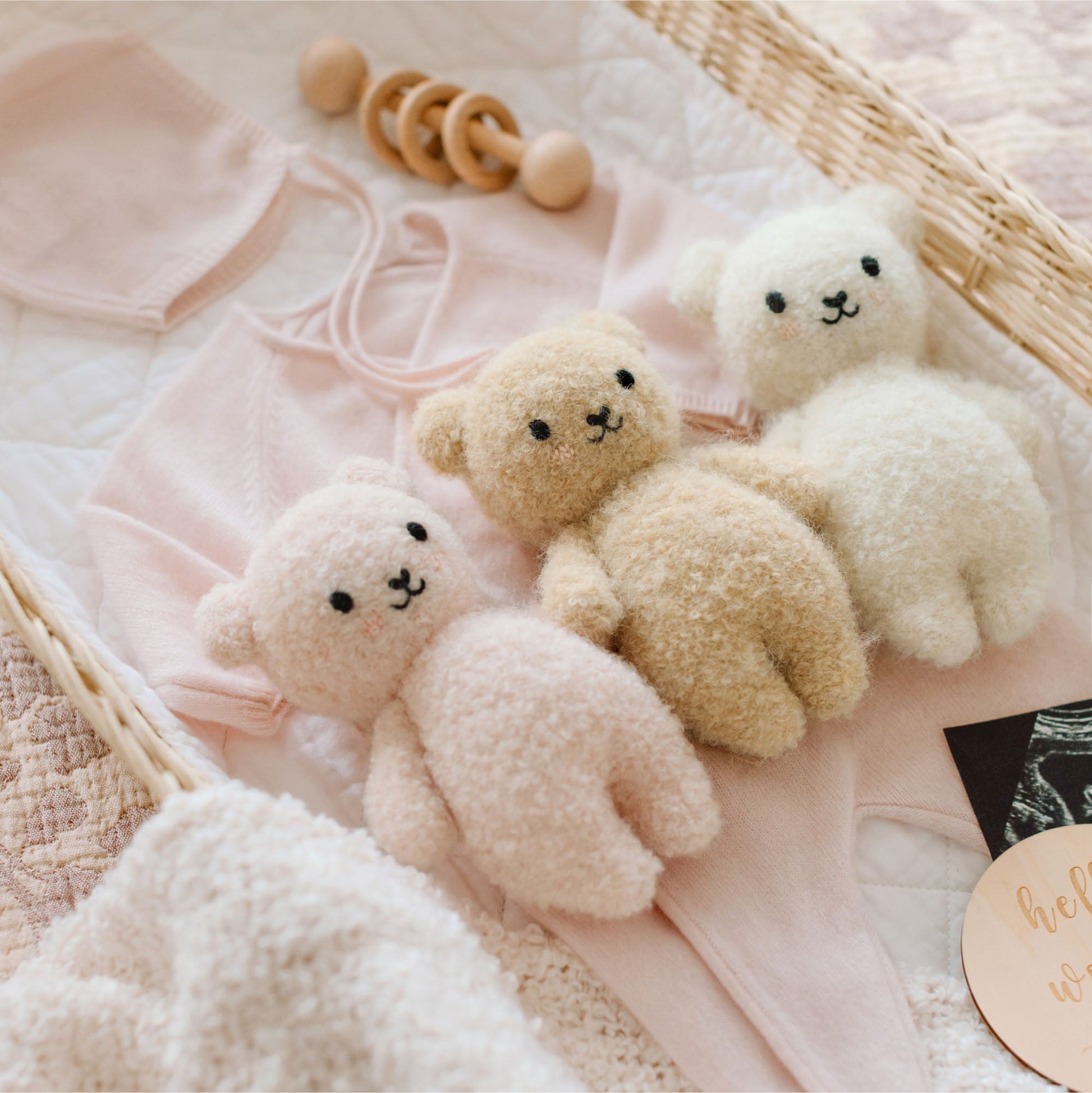Baby bouclé bear (strawberry)